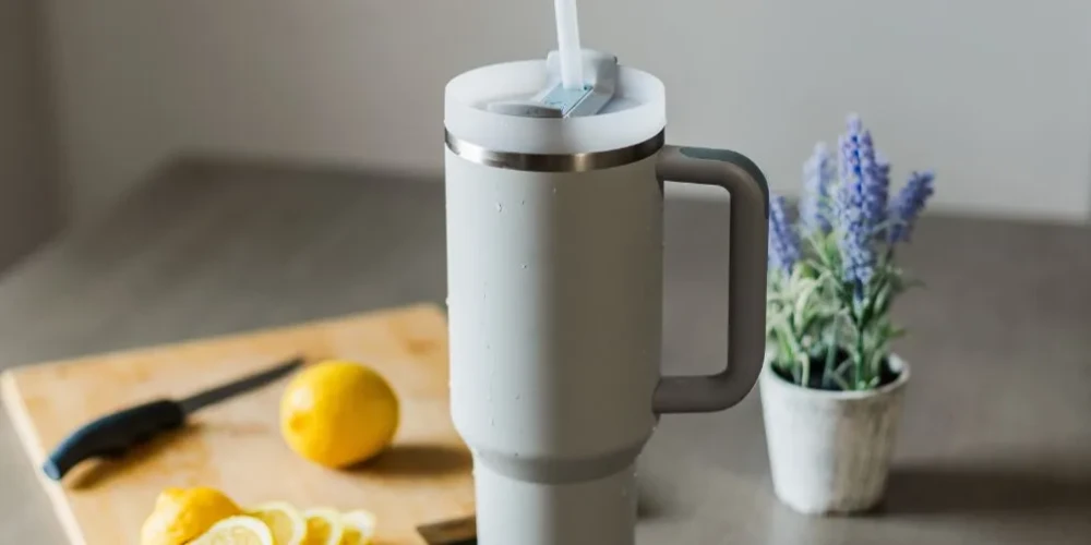 Stanley Tumbler scoren? Lidl komt nu met een heel goede dupe!